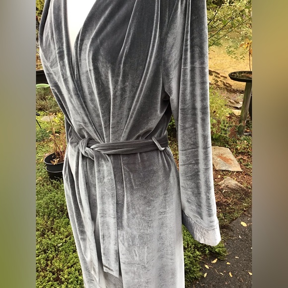 Oscar De La Renta Velvet Velour Robe - Picture 2 of 5